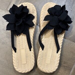 Women’s Black Floral Foam Flip Flop Sandals – Size 8 (Approx.)